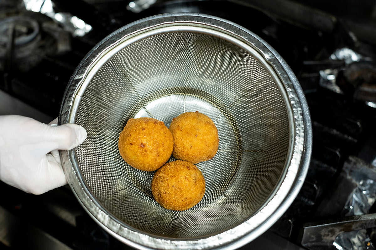 愛媛産ヒノヒカリと無添加カチョカバロチーズで作るアランチーニ